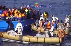 marina-militare-migranti-2015