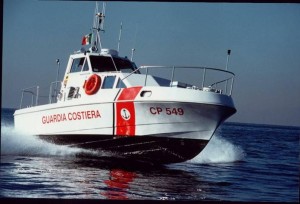Tenta suicidio buttandosi in mare, salvato dalla Guardia Costiera