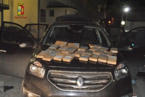 50 kg di cocaina nella carrozzeria dell’auto, zia e nipote arrestati
