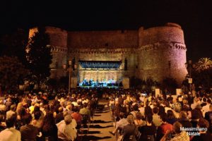 Paolo Conte regala emozioni sotto le stelle del jazz e del cielo di Reggio Calabria