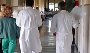 Paziente morto a Catanzaro, chiesto processo per 4 medici