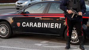 Non si fermano all’alt dei carabinieri e fuggono, due arresti