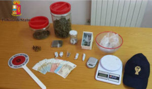 Nascondeva 215 grammi di marijuana in casa, 20enne arrestato