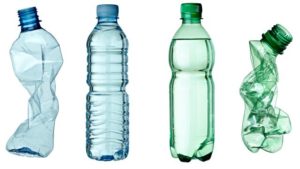 Le bottiglie in plastica possono causare il cancro? A sostenerlo uno studio shock