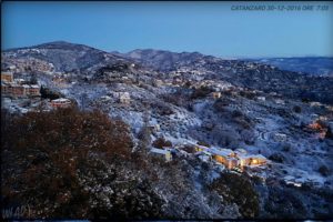 La Calabria stretta nella morsa del gelo, nevicata a Catanzaro