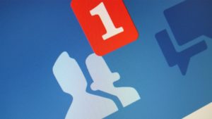Il bug di Facebook: condivise vecchie foto degli utenti (anche imbarazzanti) senza il loro permesso