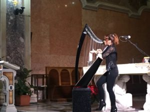 L’arpista Micol Picchioni incanta il pubblico nella Basilica dell’Immacolata