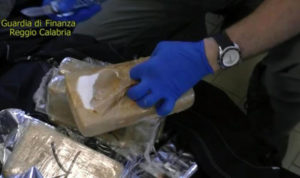 Traffico internazionale di droga, 18 fermi e oltre 300 kg di cocaina sequestrata