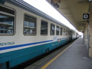 Uomo muore travolto da treno regionale sulla Jonica, circolazione bloccata per 4 ore