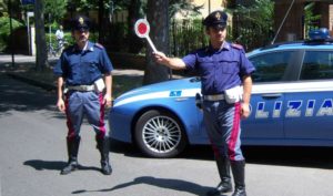 Controlli della Polizia a Catanzaro e provincia, 12 denunce e 98 multe