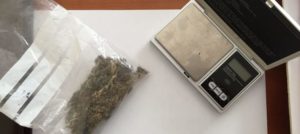 Marijuana nascosta in camera da letto, due giovani denunciati