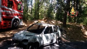 Amaroni – Auto si incendia sulla strada per Montecovello