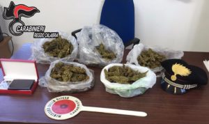 Trovato con marijuana e bilancino di precisione, arrestato