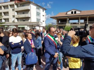 Chiaravalle Centrale, sindaci e cittadini in piazza: vogliamo la Casa della Salute