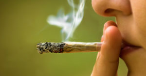 La marijuana altererebbe il modo di camminare per chi la fuma abitualmente