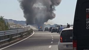 Camion in fiamme sulla SS 280 a Germaneto