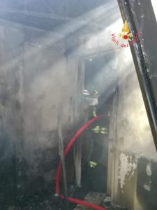Appartamento in fiamme, intervento dei vigili del fuoco