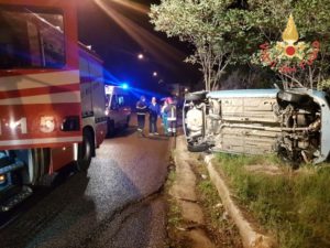 Soverato – Auto si ribalta sulla Via Panoramica, ferite due ragazze