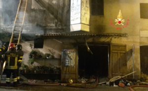 Chiaravalle – Incendio distrugge deposito di addobbi floreali