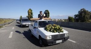 Corteo con carro funebre sulla Statale 106 in segno di protesta