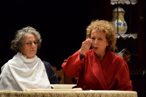 Grande successo per la commedia “Sugo finto” con Paola Tiziana Cruciani e Alessandra Costanzo