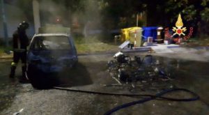 Due auto in fiamme nella notte a Catanzaro