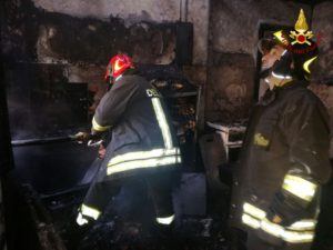 A fuoco abitazione a Chiaravalle Centrale, muore anziana