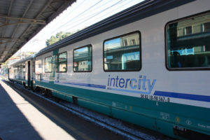Da Reggio Calabria a Torino 29 ore in treno, l’Odissea di un Intercity