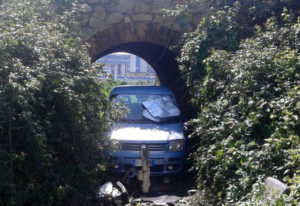 Due auto rubate ritrovate vicino al campo dei rom