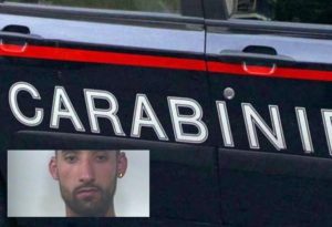 Aggredisce un carabiniere con la cintura, 26enne arrestato