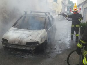 Auto in fiamme nel comune di Stalettì