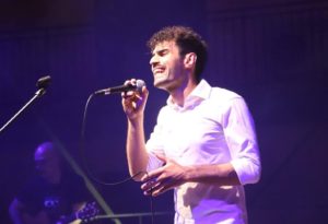VIDEO | Successo e consensi per il giovane cantautore calabrese Francesco Sicari