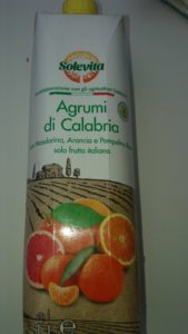 Succo di soli agrumi calabresi in vendita sugli scaffali della Lidl Italia