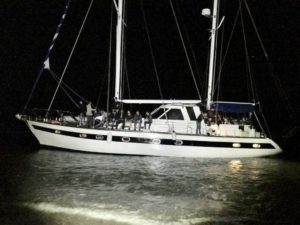 Sbarco di migranti in barca a vela nella notte nel soveratese