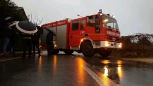 Fulmine provoca fuga di gas a Cardinale, strada chiusa