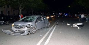 Violentissimo scontro tra auto e moto, perde la vita centauro 42enne