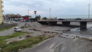“Situazione di potenziale pericolo nel tratto finale del torrente Fiumarella a Catanzaro Lido”
