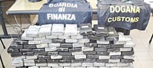 Autotrasportatore calabrese con 45 chili di cocaina, il Tir fermato a Civitavecchia al rientro dalla Spagna