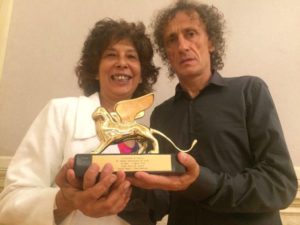 Sabato 22 a Soverato “Pitecus” di Antonio Rezza e Flavia Mastrella, Leoni d’oro al Teatro alla Biennale di Venezia 2018