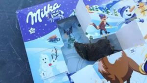 Una bambina scopre un topo morto nel suo “Milka Calendario dell’Avvento”