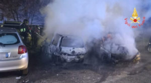 Diverse auto in fiamme nella notte nel catanzarese, indagini in corso