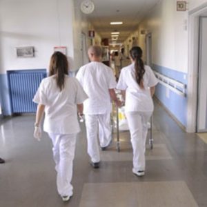 «Allarme fuga volontaria di infermieri dagli ospedali del Nord. Decine di professionisti decidono tornare al sud»