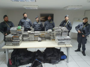 Sequestrati 450 kg di cocaina al porto di Gioia Tauro