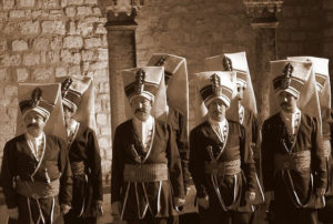 Gli alabardieri-bambini di Badolato?… Ricordano i giannizzeri turchi