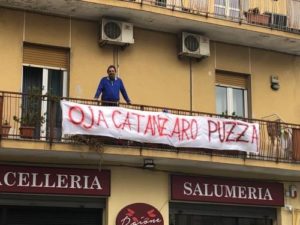 La protesta di Enzo Colacino per l’arrivo del ministro Salvini a Catanzaro