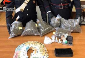 Trovato con droga e banconote, 38enne arrestato