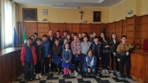 Girifalco – In attesa del baby sindaco, 26 studenti fanno visita al Comune