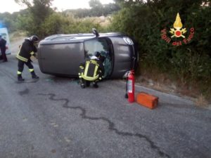 Chiaravalle – Fiat Panda perde il controllo e si ribalta, ferito il conducente