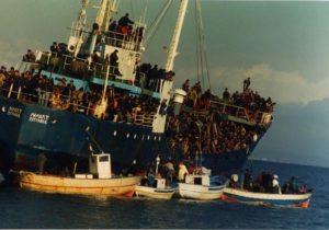 Badolato – 24 agosto 1997, il primo sbarco profughi nel ricordo di Daniela Trapasso poi direttrice CIR-Calabria