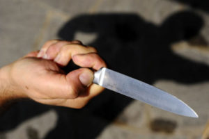 Risse, accoltellamenti e pestaggi: due giovani arrestati a Catanzaro